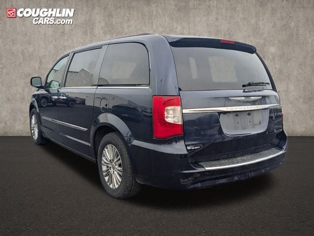 2016 Chrysler Town & Country Touring-L
