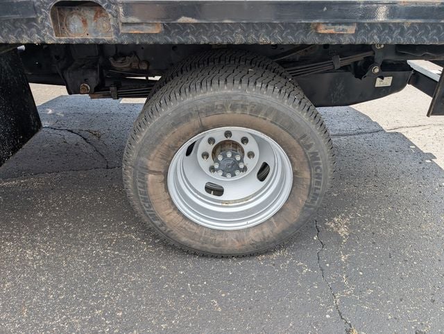 2023 Ford Super Duty F-350 DRW Chassis Cab XL