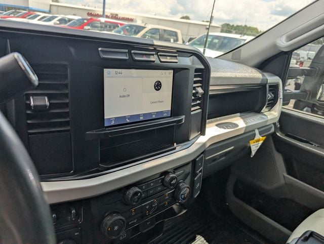 2023 Ford Super Duty F-350 DRW Chassis Cab XL