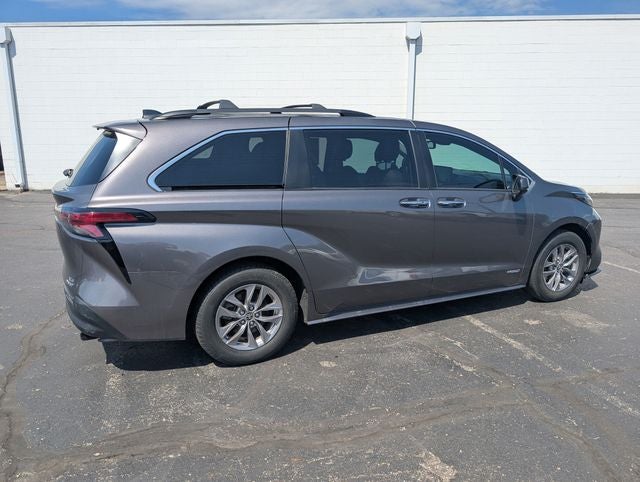 2021 Toyota Sienna XLE