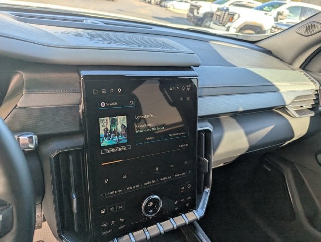 2025 GMC Acadia AWD AT4