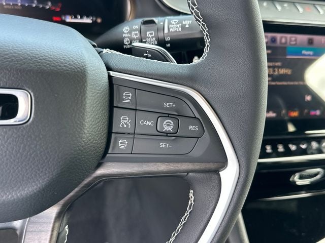 2027 Jeep Grand Cherokee Laredo Altitude