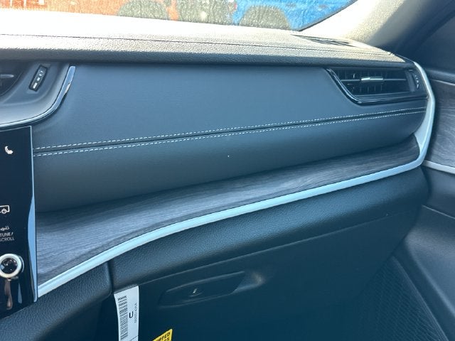 2027 Jeep Grand Cherokee Laredo Altitude