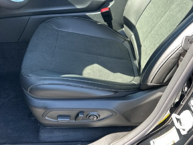 2027 Jeep Grand Cherokee Laredo Altitude