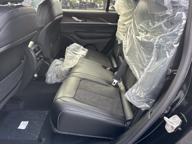 2027 Jeep Grand Cherokee Laredo Altitude