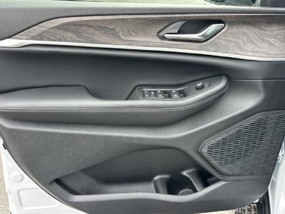 2027 Jeep Grand Cherokee Laredo Altitude