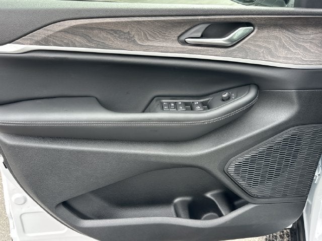 2027 Jeep Grand Cherokee Laredo Altitude