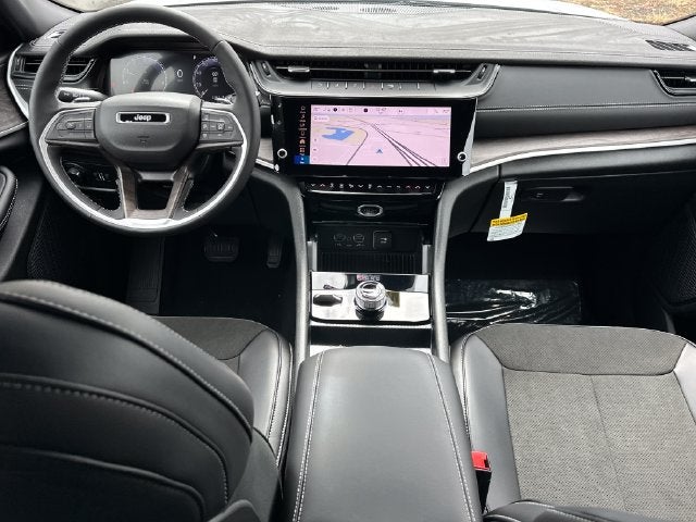 2027 Jeep Grand Cherokee Laredo Altitude