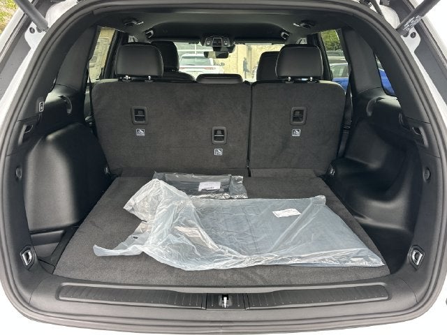 2027 Jeep Grand Cherokee Laredo Altitude