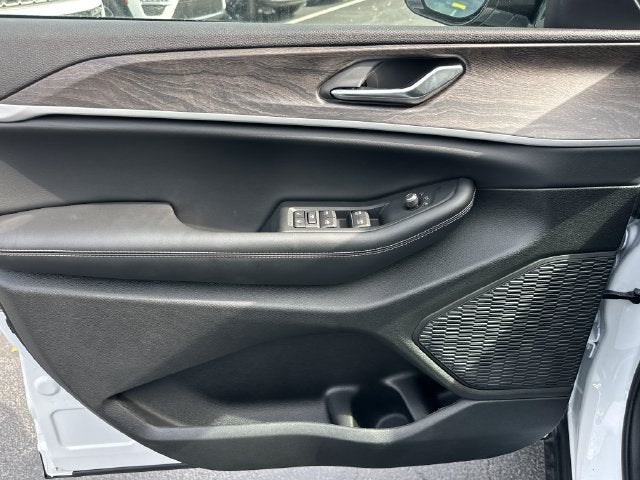 2027 Jeep Grand Cherokee Laredo Altitude