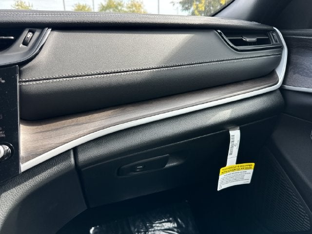 2027 Jeep Grand Cherokee Laredo Altitude