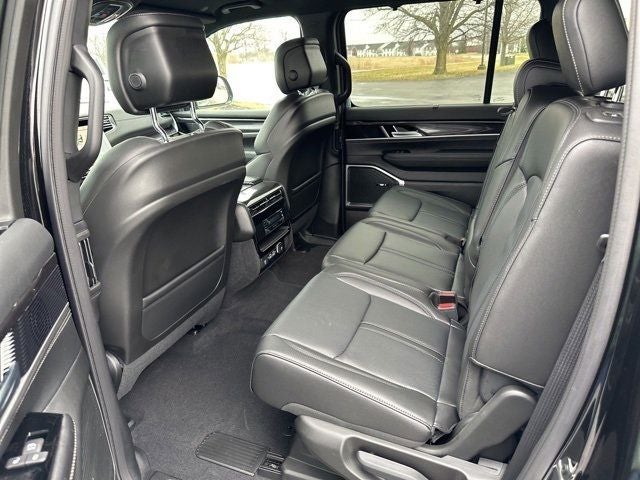 2024 Jeep Wagoneer Base