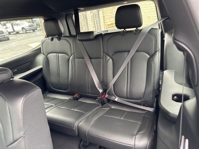 2024 Jeep Wagoneer Base