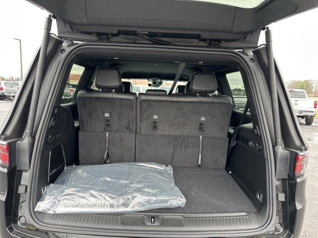 2024 Jeep Wagoneer Base