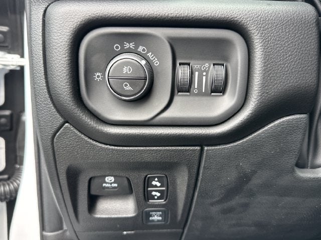 2027 RAM 1500 Big Horn/Lone Star