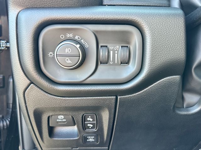 2027 RAM 1500 Big Horn/Lone Star