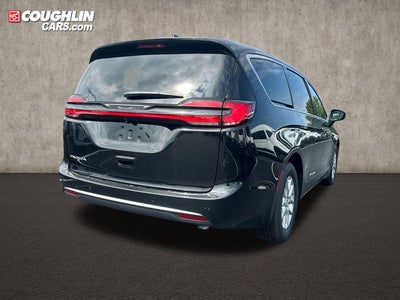 2027 Chrysler Pacifica Select