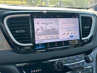 2025 Chrysler Voyager LX