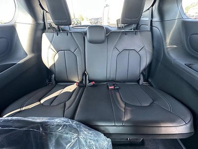 2025 Chrysler Voyager LX