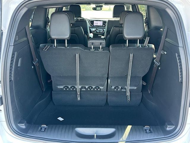 2025 Chrysler Voyager LX