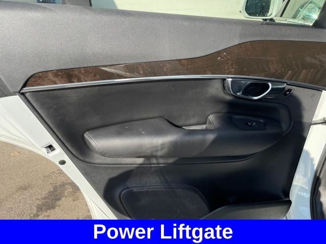 2018 Volvo XC90 T5 Momentum