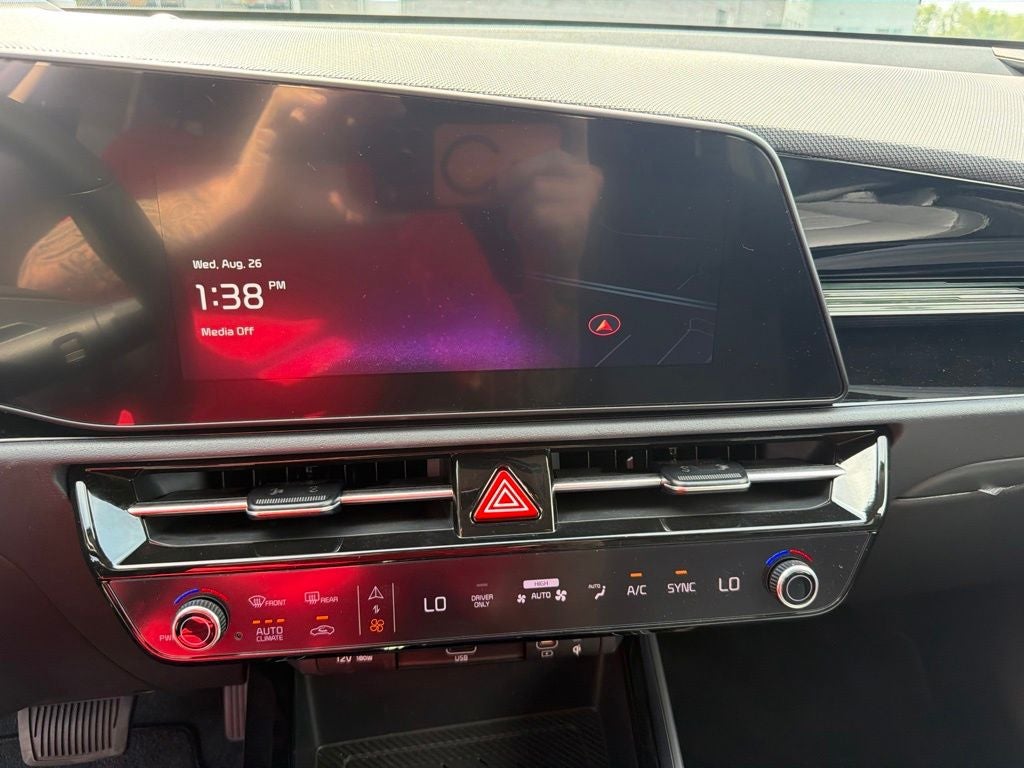 2023 Kia Niro SX