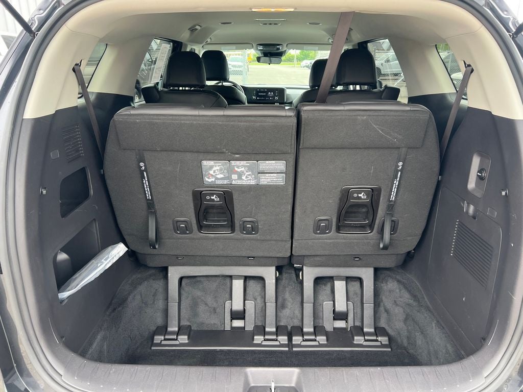2024 Kia Carnival LX