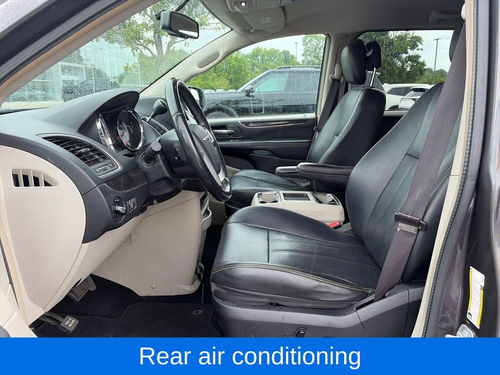 2016 Chrysler Town & Country Touring