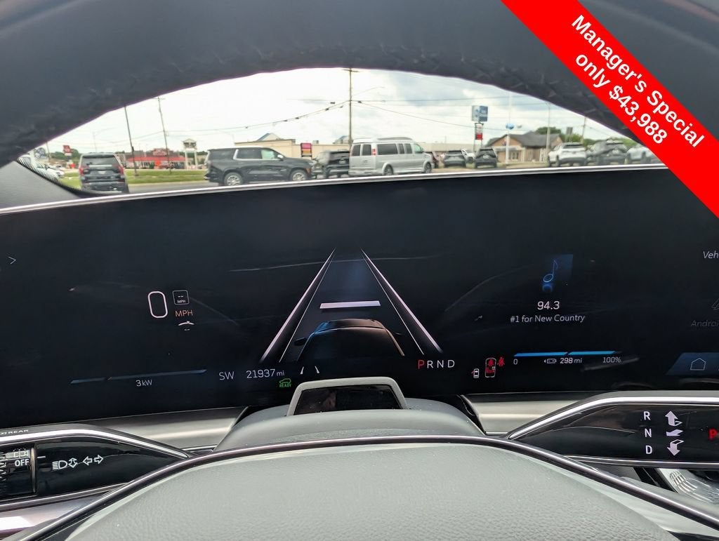 2025 Cadillac LYRIQ Luxury 3